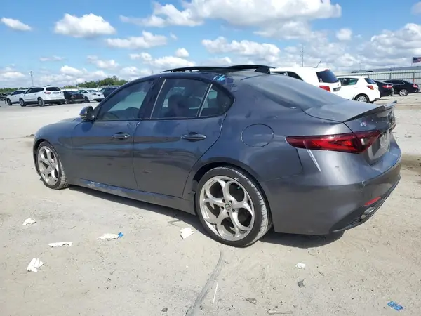 ZARFAECNXJ7589584 2018 ALFA ROMEO GIULIA - Image 2