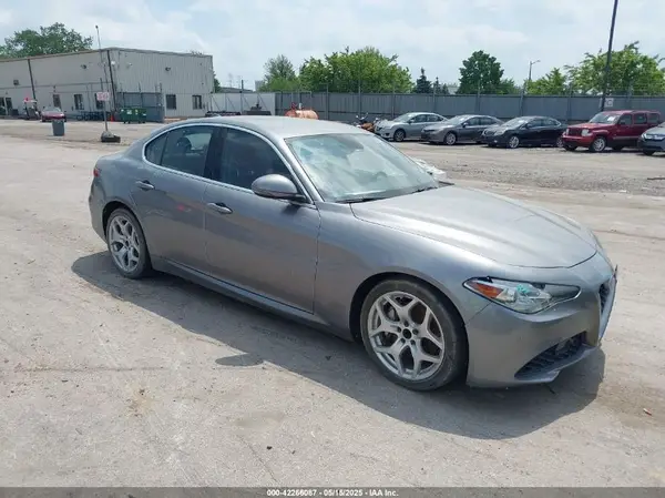 ZARFAECNXJ7589715 2018 ALFA ROMEO GIULIA - Image 1