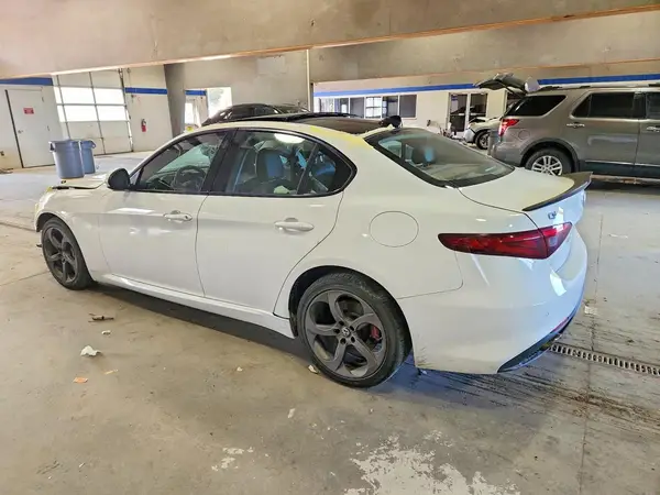ZARFAEDN0H7539155 2017 ALFA ROMEO GIULIA - Image 2