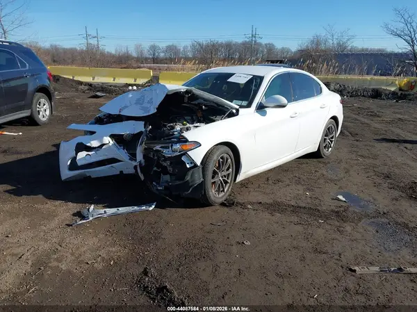 ZARFAEDN0H7550110 2017 ALFA ROMEO GIULIA - Image 2