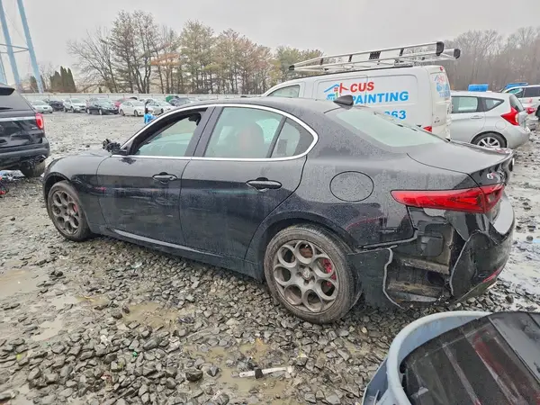 ZARFAEDN0H7551127 2017 ALFA ROMEO GIULIA - Image 2