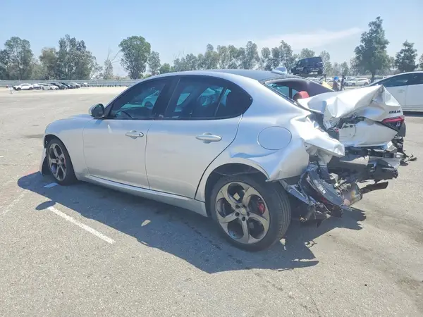 ZARFAEDN0J7563901 2018 ALFA ROMEO GIULIA - Image 2