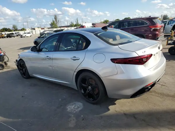 ZARFAEDN0J7570346 2018 ALFA ROMEO GIULIA - Image 2