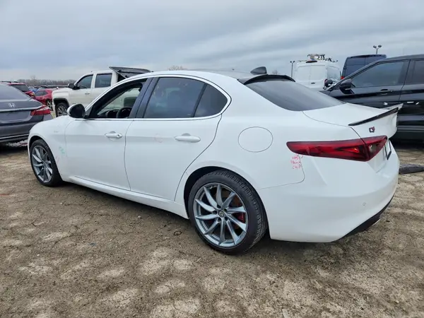 ZARFAEDN0J7589298 2018 ALFA ROMEO GIULIA - Image 2