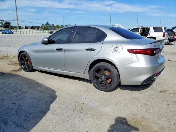 ZARFAEDN1H7533848 2017 ALFA ROMEO GIULIA - Image 2