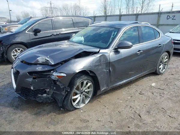 ZARFAEDN1H7535454 2017 ALFA ROMEO GIULIA - Image 2