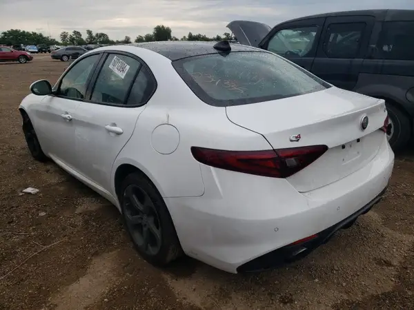 ZARFAEDN1H7537124 2017 ALFA ROMEO GIULIA - Image 2