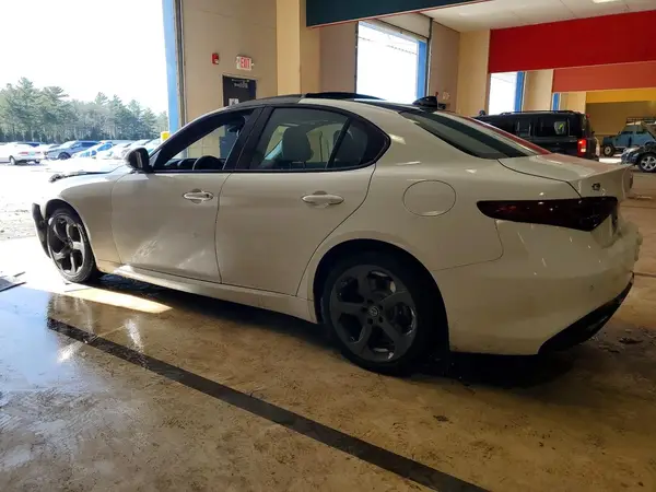 ZARFAEDN1H7546762 2017 ALFA ROMEO GIULIA - Image 2
