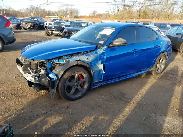 ZARFAEDN1H7558720 2017 ALFA ROMEO GIULIA - Image 2