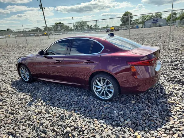 ZARFAEDN1H7561231 2017 ALFA ROMEO GIULIA - Image 2