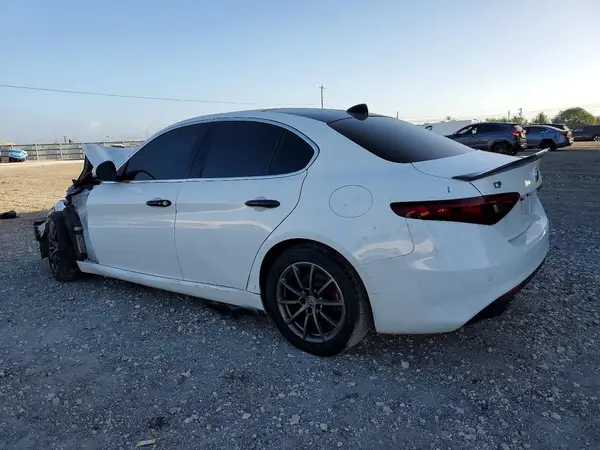 ZARFAEDN1J7573529 2018 ALFA ROMEO GIULIA - Image 2