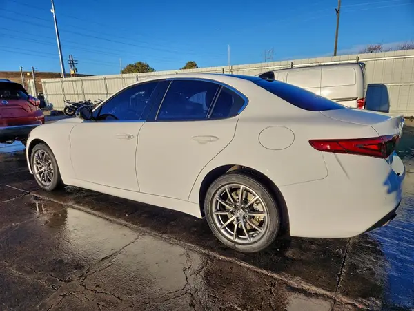 ZARFAEDN1J7575135 2018 ALFA ROMEO GIULIA - Image 2