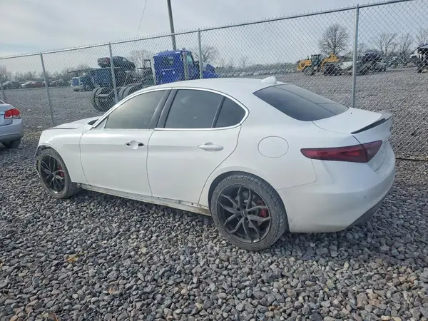 ZARFAEDN1J7586331 2018 ALFA ROMEO GIULIA - Image 2
