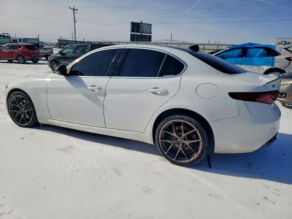ZARFAEDN1J7592338 2018 ALFA ROMEO GIULIA - Image 2
