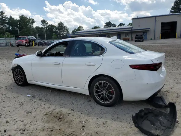 ZARFAEDN1J7593067 2018 ALFA ROMEO GIULIA - Image 2