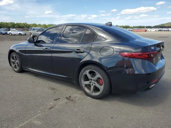 ZARFAEDN2H7533101 2017 ALFA ROMEO GIULIA - Image 2