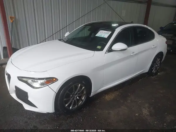 ZARFAEDN2H7541375 2017 ALFA ROMEO GIULIA - Image 2
