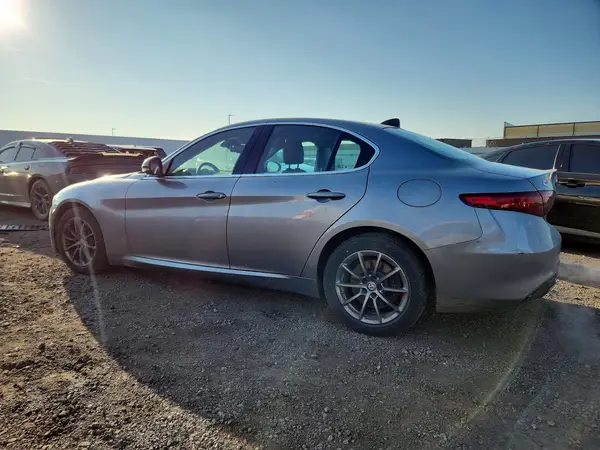 ZARFAEDN2H7547970 2017 ALFA ROMEO GIULIA - Image 2