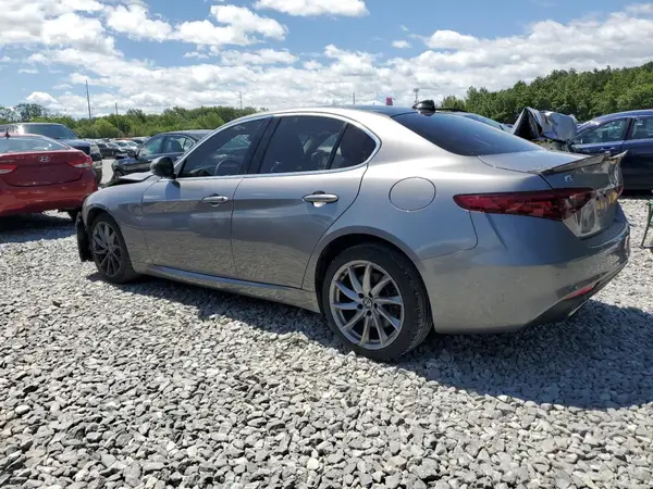 ZARFAEDN2H7555776 2017 ALFA ROMEO GIULIA - Image 2
