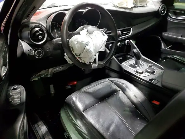 ZARFAEDN2J7565052 2018 ALFA ROMEO GIULIA - Image 8