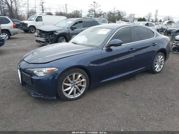 ZARFAEDN2J7572888 2018 ALFA ROMEO GIULIA - Image 2