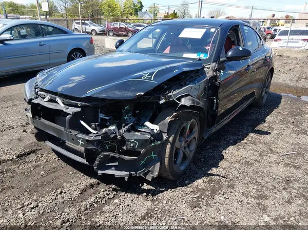 ZARFAEDN2J7578707 2018 ALFA ROMEO GIULIA - Image 2