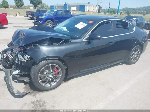 ZARFAEDN2J7592378 2018 ALFA ROMEO GIULIA - Image 2