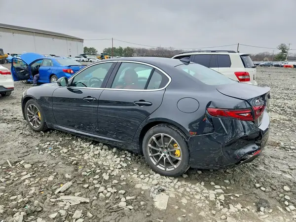 ZARFAEDN2J7597600 2018 ALFA ROMEO GIULIA - Image 2