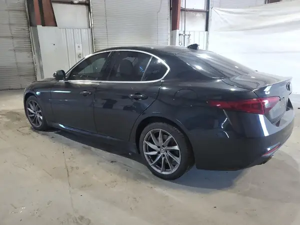 ZARFAEDN3H7529901 2017 ALFA ROMEO GIULIA - Image 2