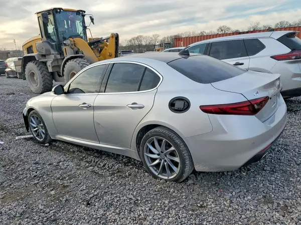 ZARFAEDN3H7545709 2017 ALFA ROMEO GIULIA - Image 2