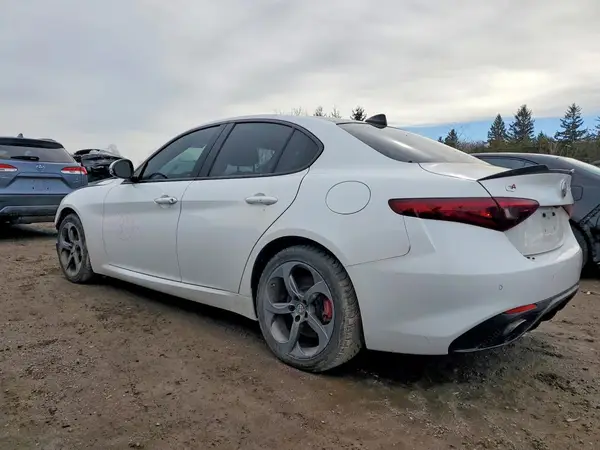 ZARFAEDN3H7549954 2017 ALFA ROMEO GIULIA - Image 2