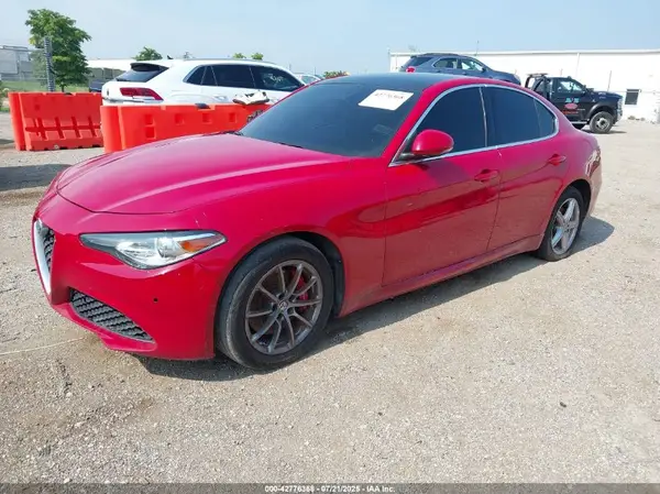 ZARFAEDN3H7550294 2017 ALFA ROMEO GIULIA - Image 2
