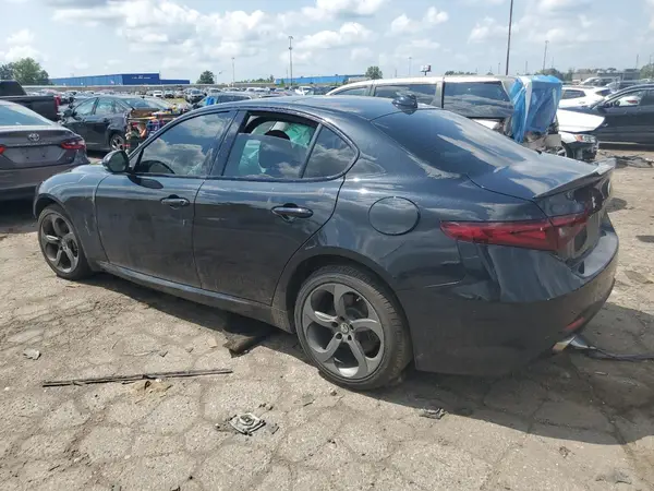 ZARFAEDN3H7555463 2017 ALFA ROMEO GIULIA - Image 2