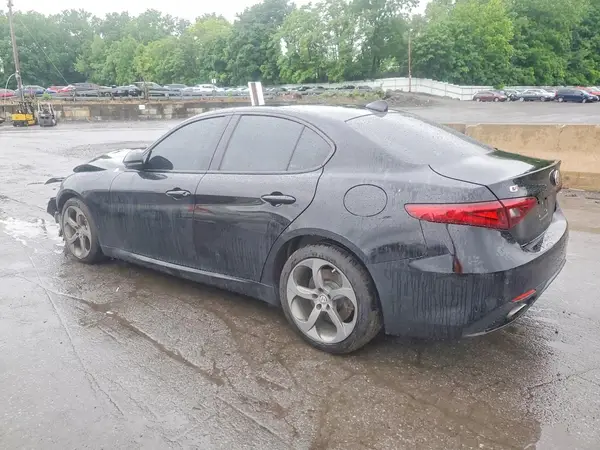 ZARFAEDN3J7565884 2018 ALFA ROMEO GIULIA - Image 2