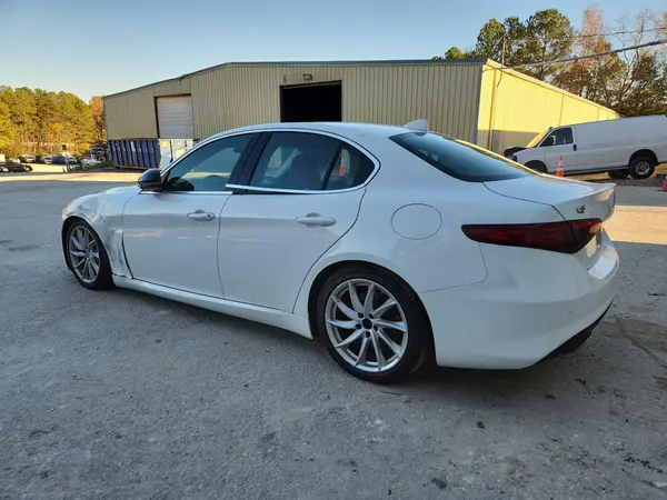 ZARFAEDN3J7573449 2018 ALFA ROMEO GIULIA - Image 2