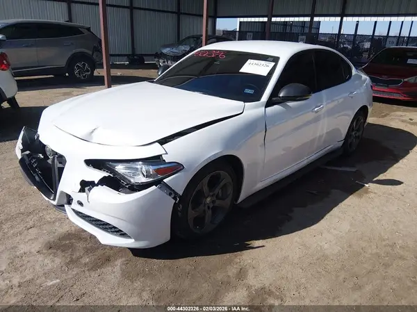 ZARFAEDN3J7573502 2018 ALFA ROMEO GIULIA - Image 2