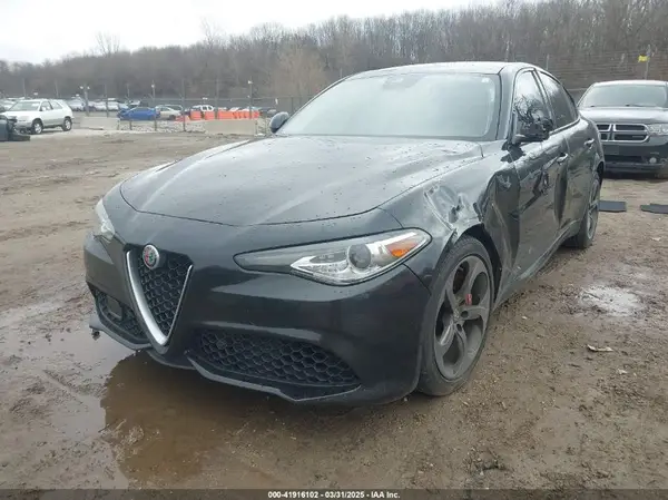 ZARFAEDN3J7578523 2018 ALFA ROMEO GIULIA - Image 2