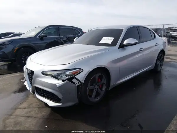 ZARFAEDN4H7533116 2017 ALFA ROMEO GIULIA - Image 2