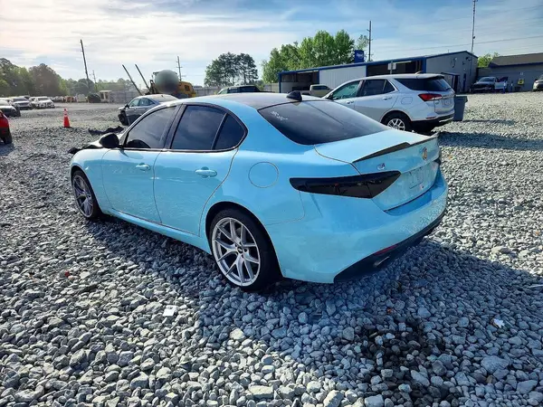 ZARFAEDN4H7537053 2017 ALFA ROMEO GIULIA - Image 2