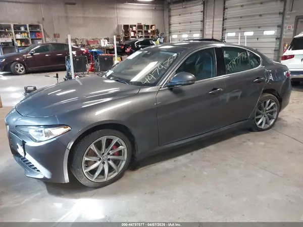 ZARFAEDN4H7544911 2017 ALFA ROMEO GIULIA - Image 2