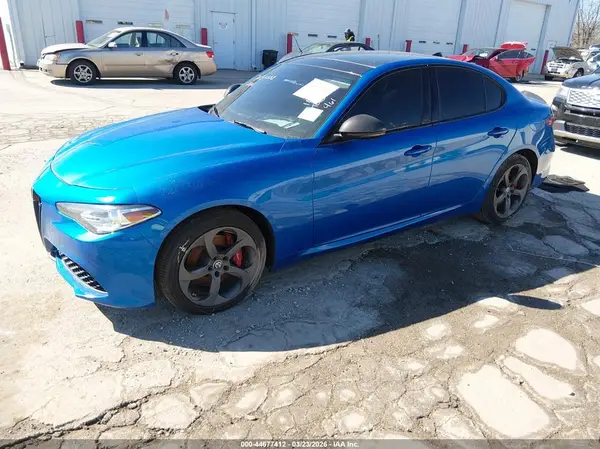 ZARFAEDN4J7565022 2018 ALFA ROMEO GIULIA - Image 2