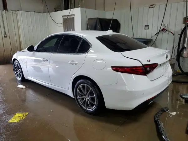ZARFAEDN4J7567787 2018 ALFA ROMEO GIULIA - Image 2
