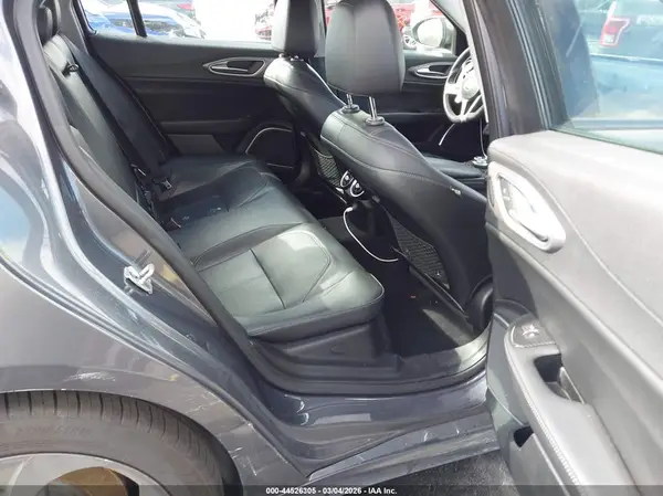 ZARFAEDN4J7578417 2018 ALFA ROMEO GIULIA - Image 8