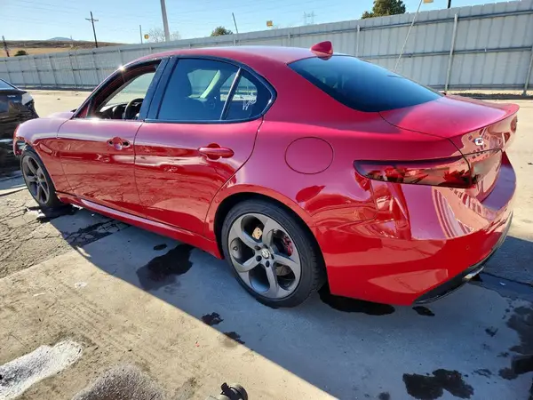 ZARFAEDN5H7533819 2017 ALFA ROMEO GIULIA - Image 2