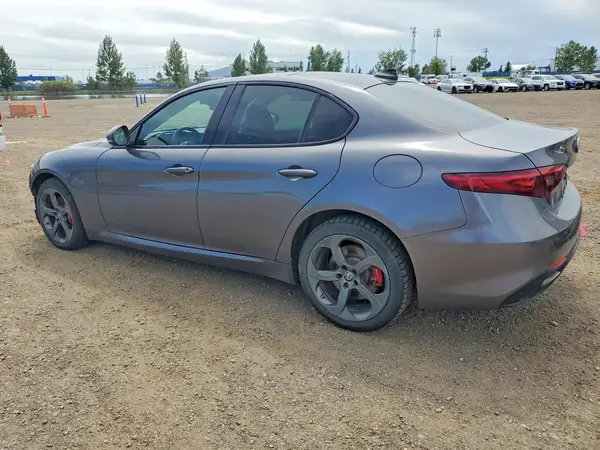 ZARFAEDN5H7534551 2017 ALFA ROMEO GIULIA - Image 2