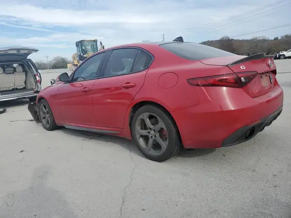 ZARFAEDN5H7540687 2017 ALFA ROMEO GIULIA - Image 2