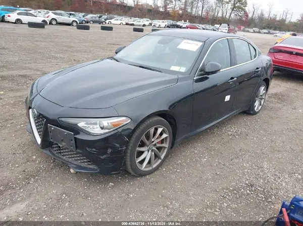 ZARFAEDN5H7551561 2017 ALFA ROMEO GIULIA - Image 2