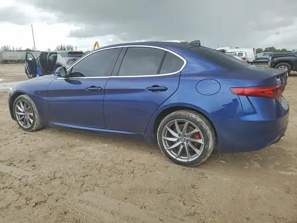 ZARFAEDN5H7557327 2017 ALFA ROMEO GIULIA - Image 2