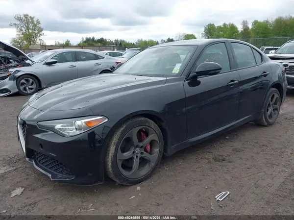 ZARFAEDN5J7564655 2018 ALFA ROMEO GIULIA - Image 2