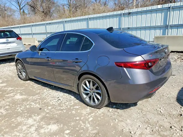 ZARFAEDN5J7566910 2018 ALFA ROMEO GIULIA - Image 2